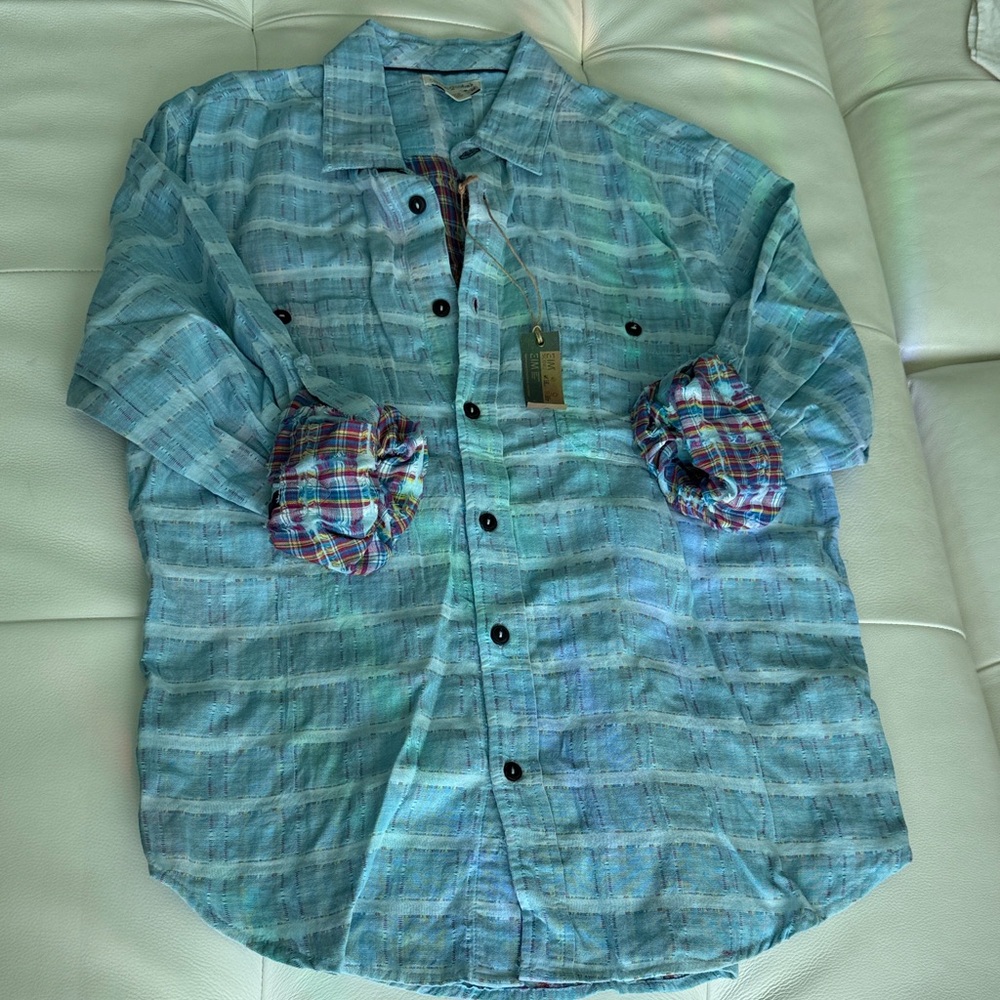 Men's Casual Light Blue Button-Down Shirt with Plaid Cuff Accent